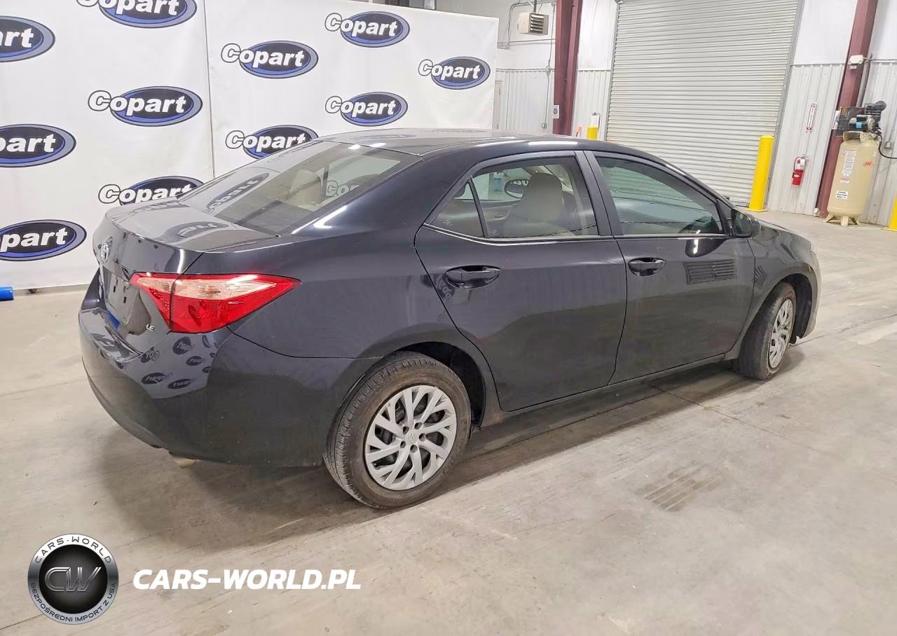 2018 Toyota Corolla Le VIN:5YFBURHE6JP784614 - 3