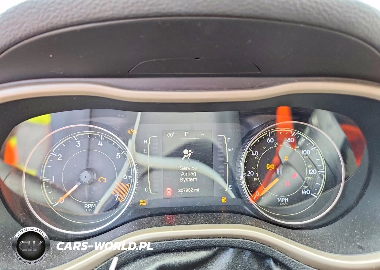 2015 Jeep Cherokee Sport VIN:1C4PJMAB8FW592997 - 9