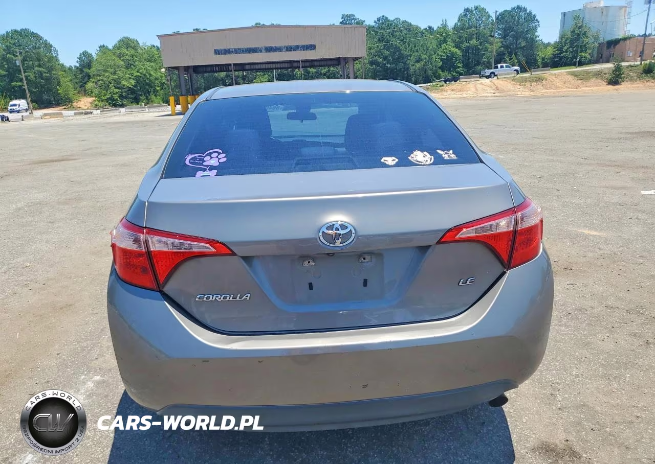 2018 Toyota Corolla Le VIN:5YFBURHEXJP755374 - 6