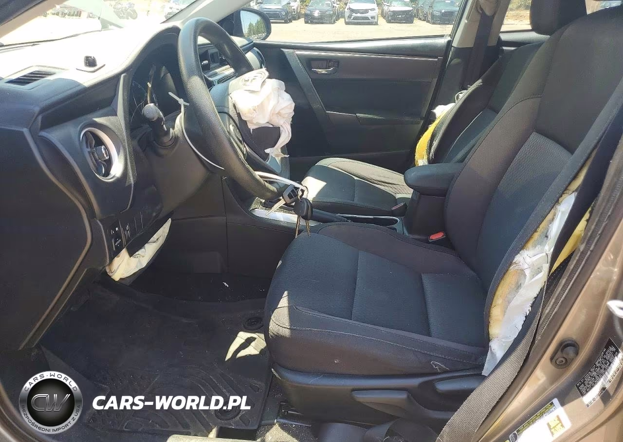 2018 Toyota Corolla Le VIN:5YFBURHEXJP755374 - 7