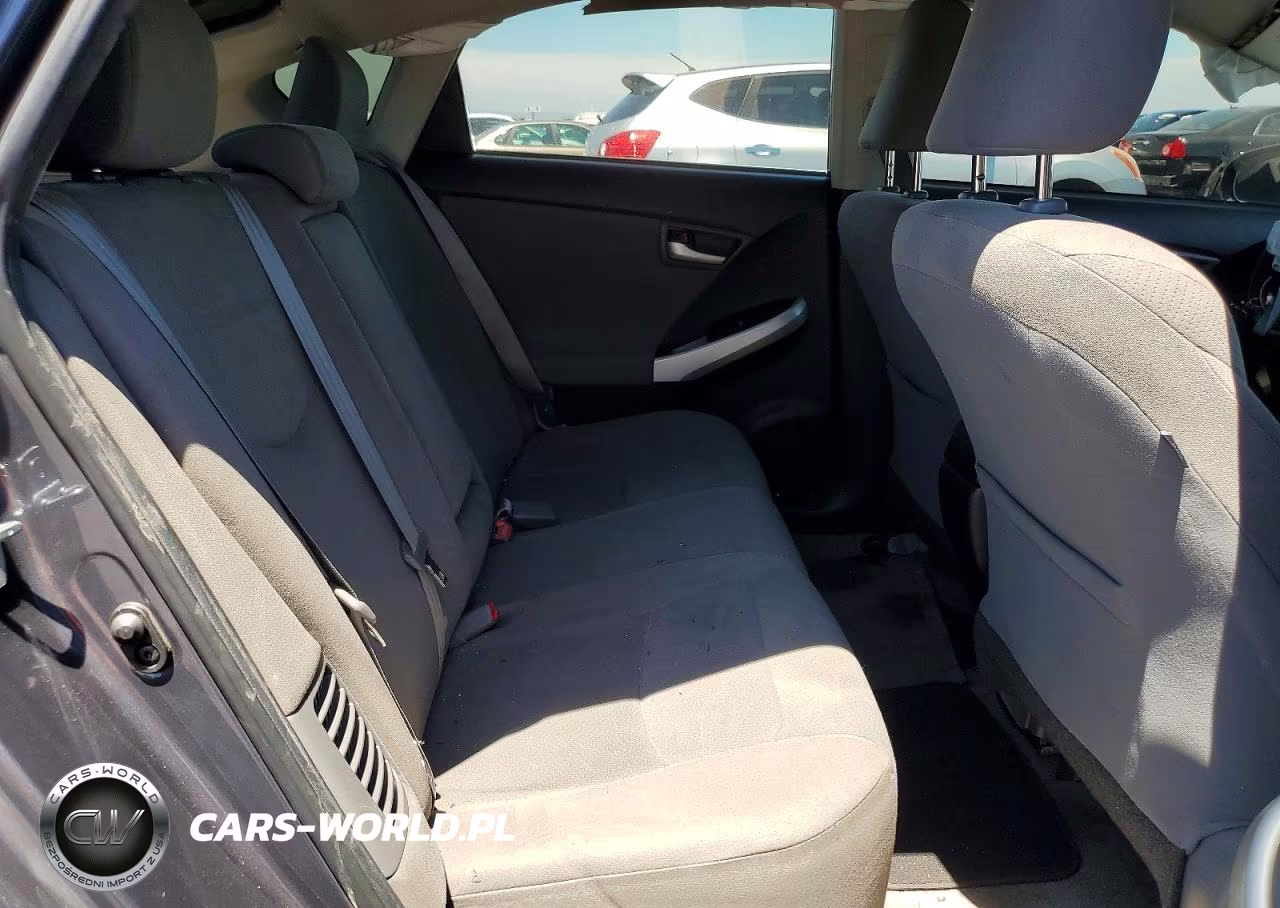 2014 Toyota Prius Three VIN:JTDKN3DU8E1833717 - 10