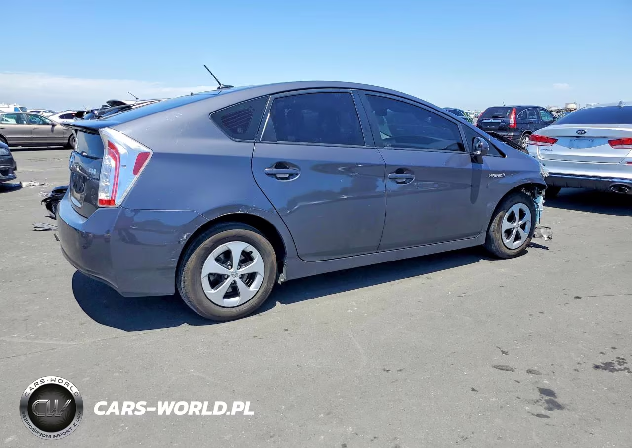 2014 Toyota Prius Three VIN:JTDKN3DU8E1833717 - 3