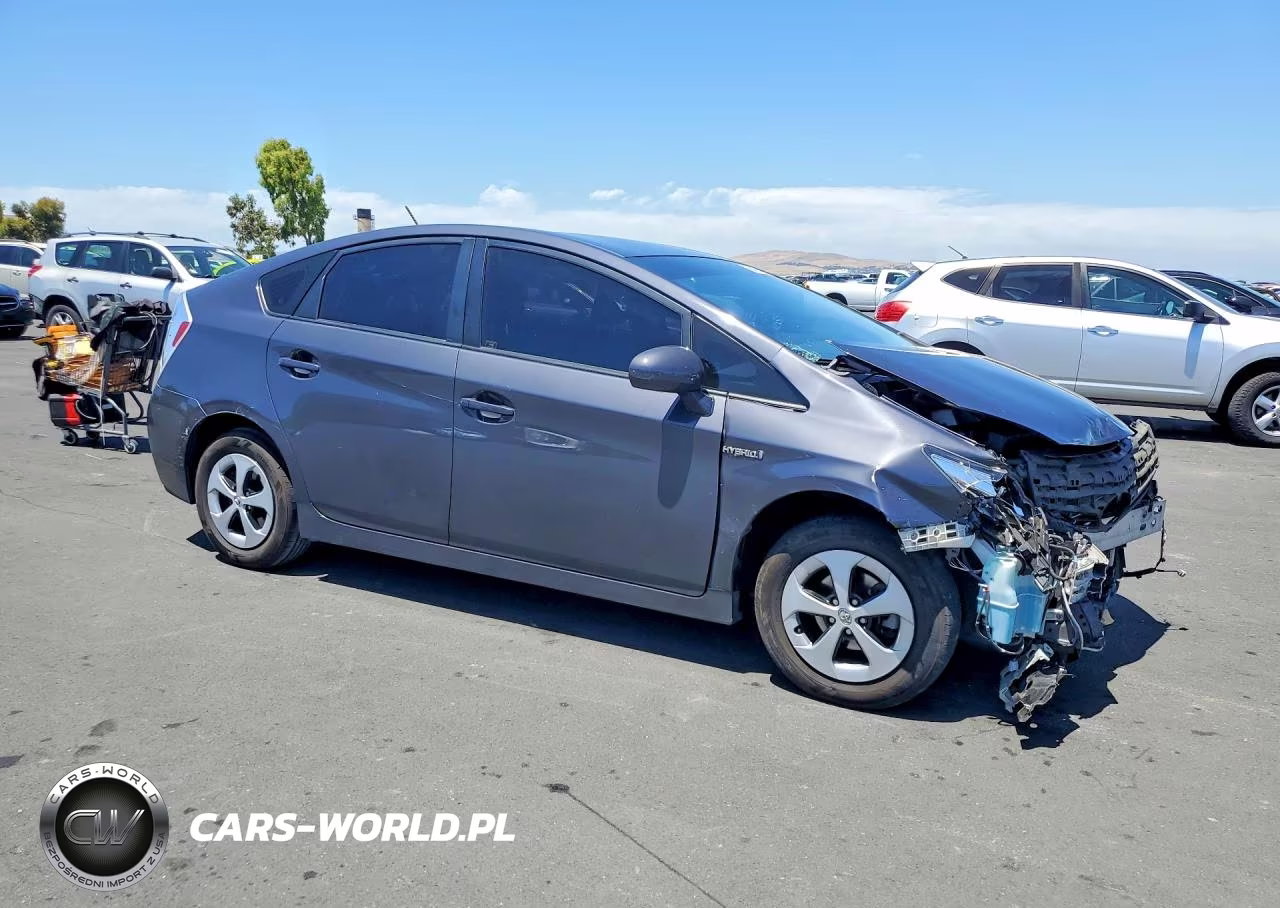 2014 Toyota Prius Three VIN:JTDKN3DU8E1833717 - 4