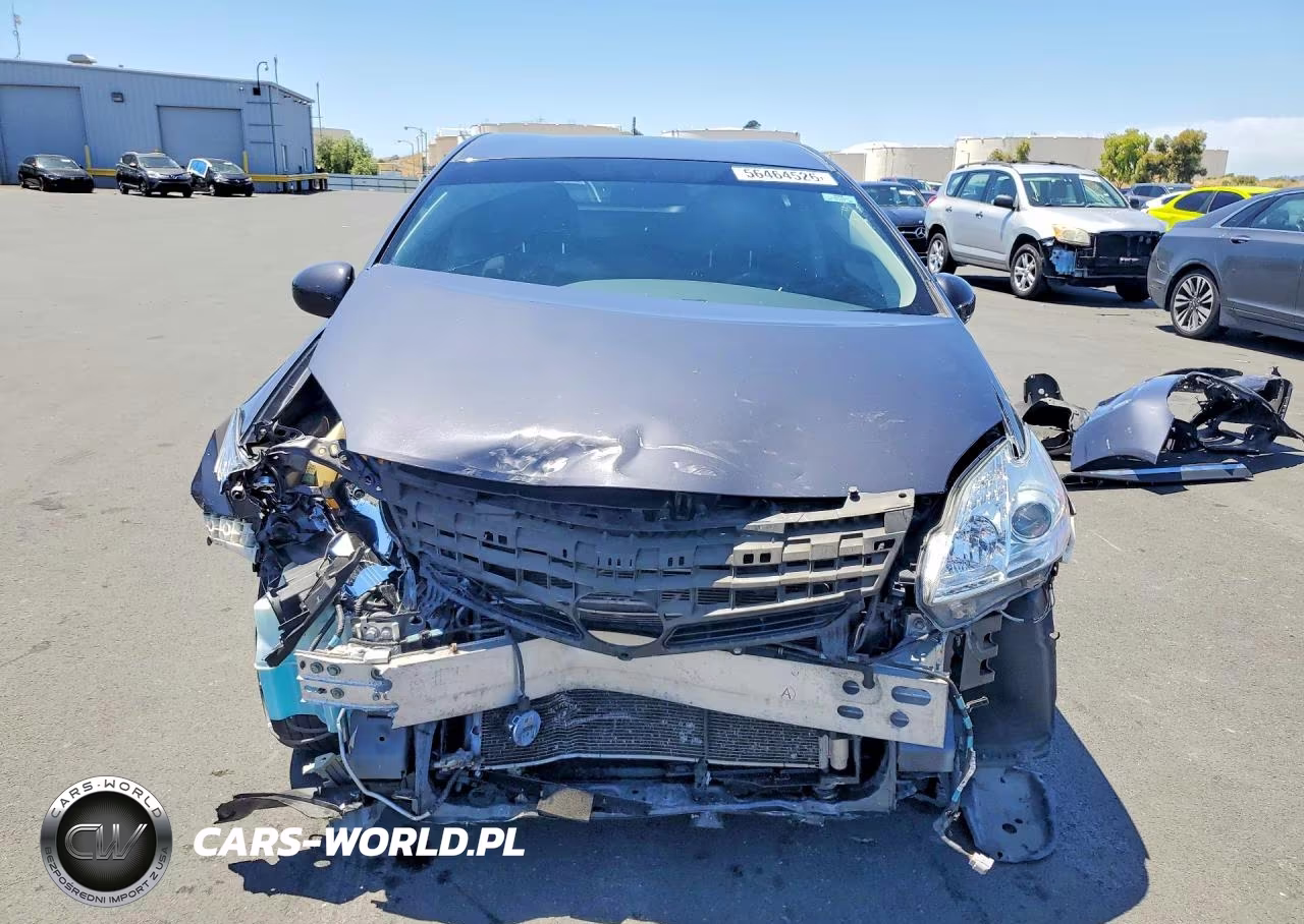 2014 Toyota Prius Three VIN:JTDKN3DU8E1833717 - 5