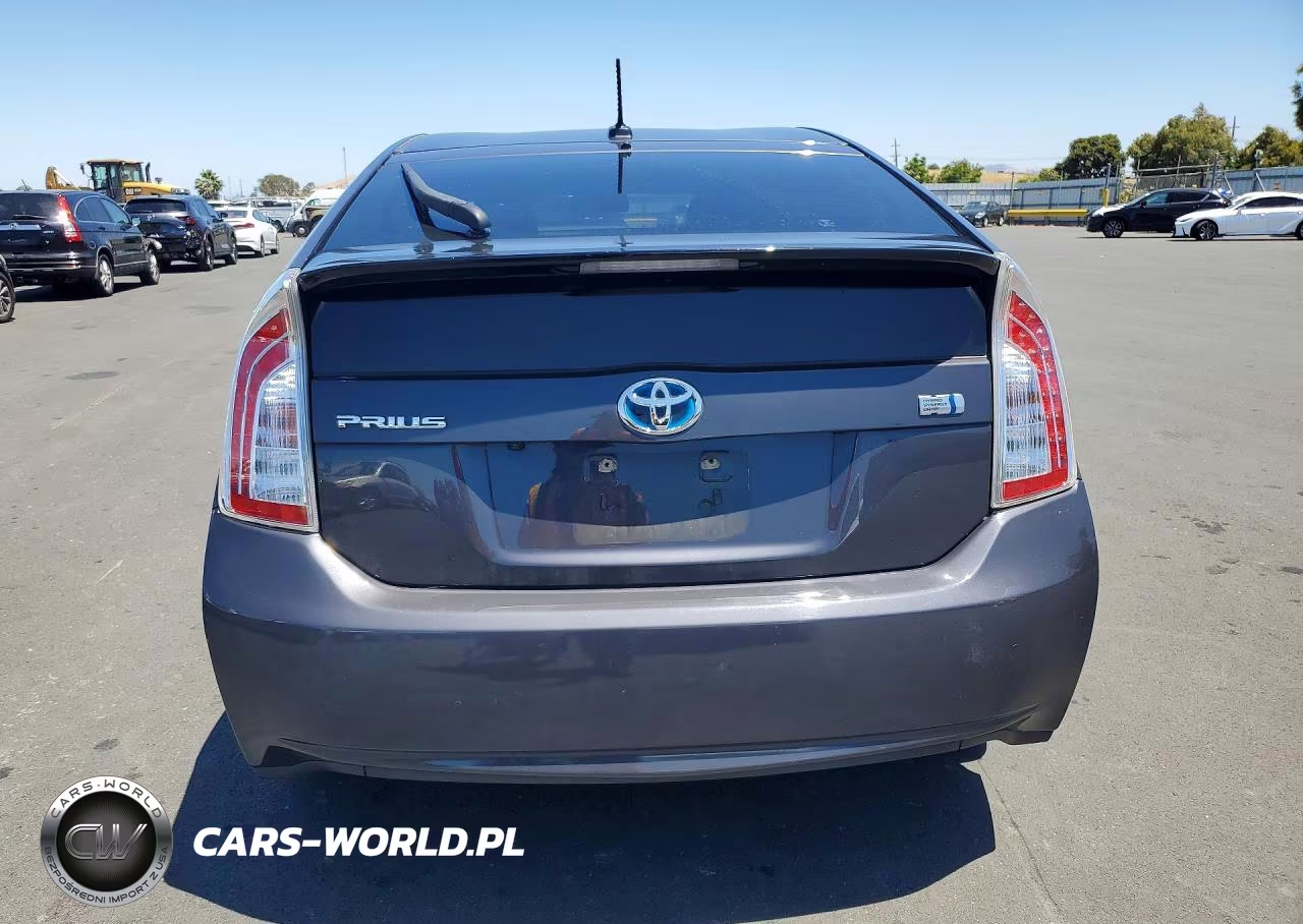 2014 Toyota Prius Three VIN:JTDKN3DU8E1833717 - 6