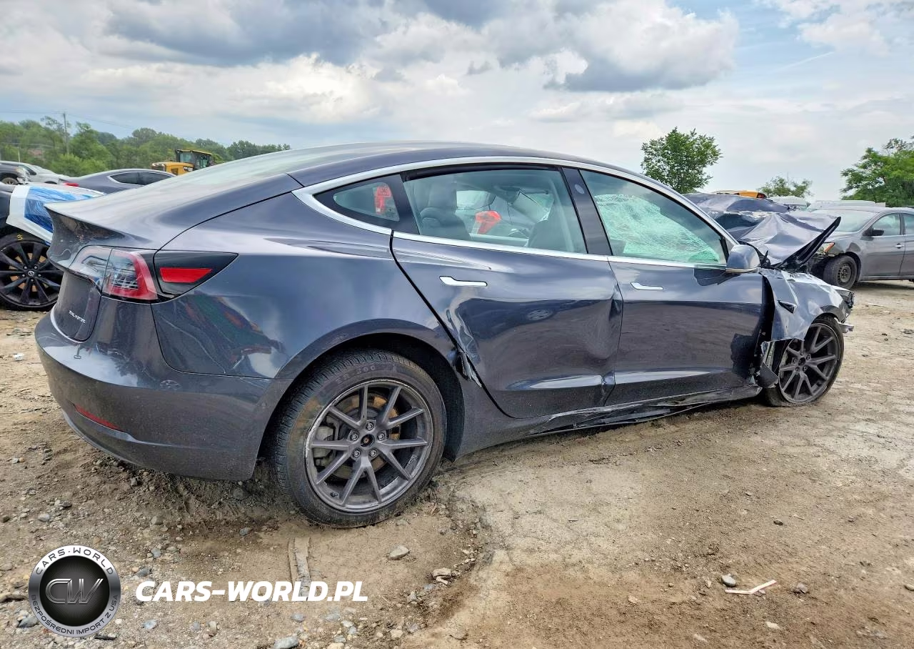 2018 Tesla Model 3 VIN:5YJ3E1EB6JF114103 - 3