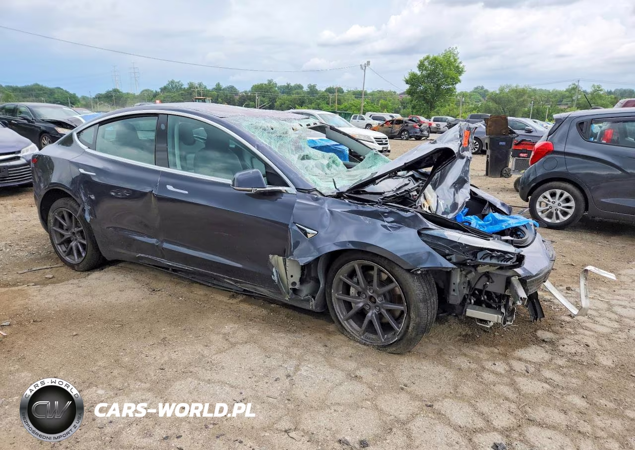 2018 Tesla Model 3 VIN:5YJ3E1EB6JF114103 - 4