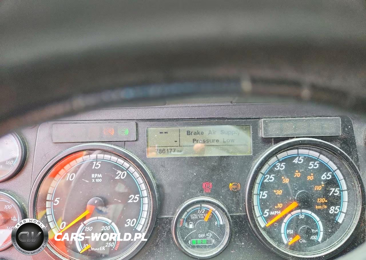 2018 Freightliner Cascadia 1 - Semi Truck VIN:3AKJGLDR1JSJL1686 - 8