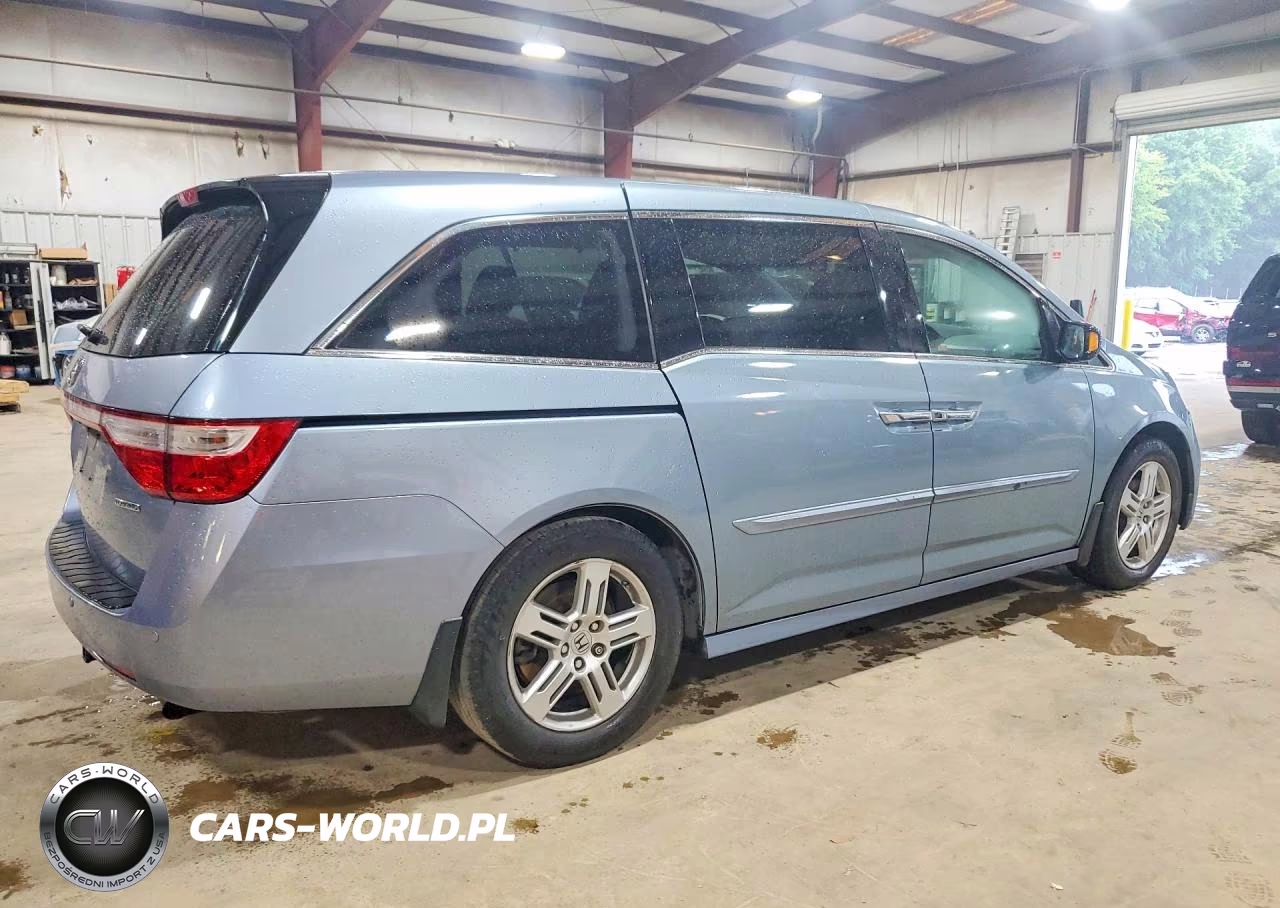 2013 Honda Odyssey Touring VIN:5FNRL5H93DB052129 - 3