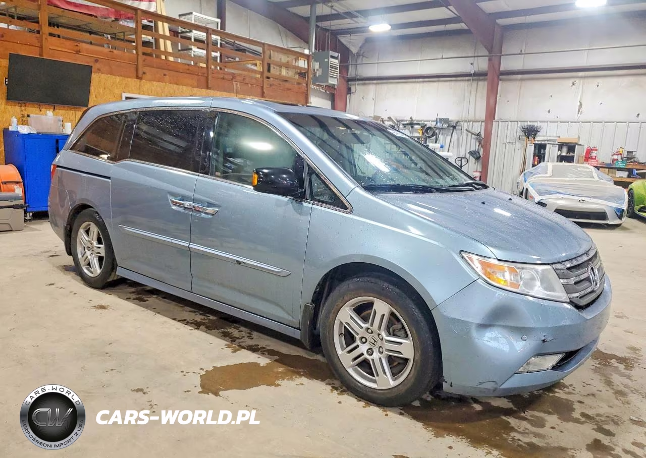2013 Honda Odyssey Touring VIN:5FNRL5H93DB052129 - 4