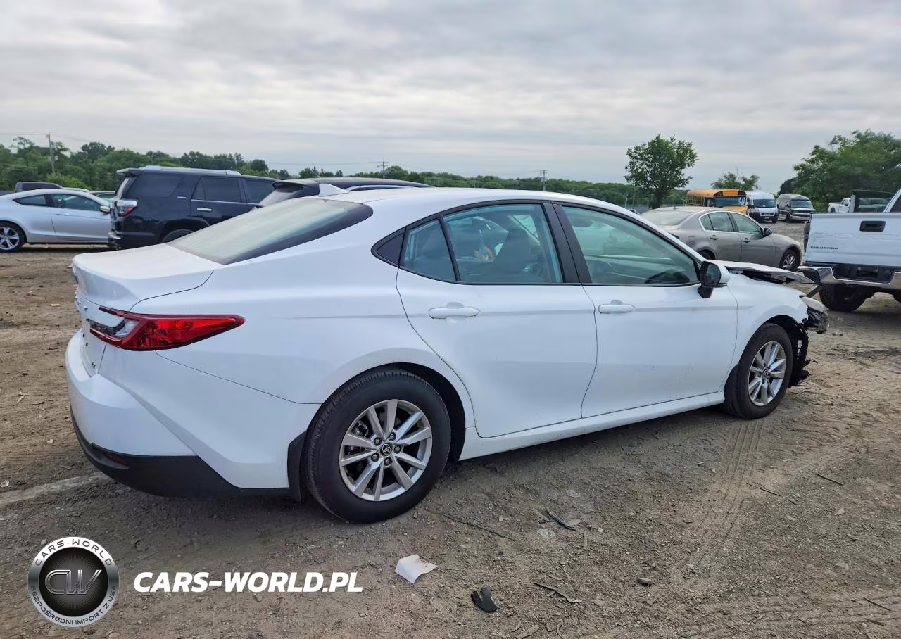 2025 Toyota Camry Le VIN:4T1DAACK3SU629423 - 3