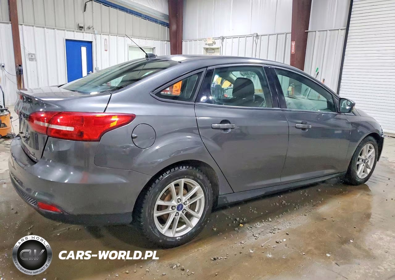 2016 Ford Focus Se VIN:1FADP3F26GL373744 - 3