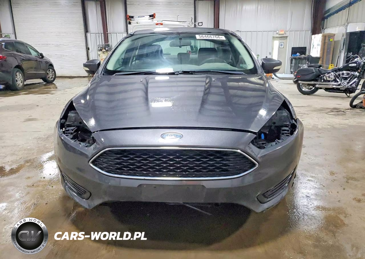 2016 Ford Focus Se VIN:1FADP3F26GL373744 - 5