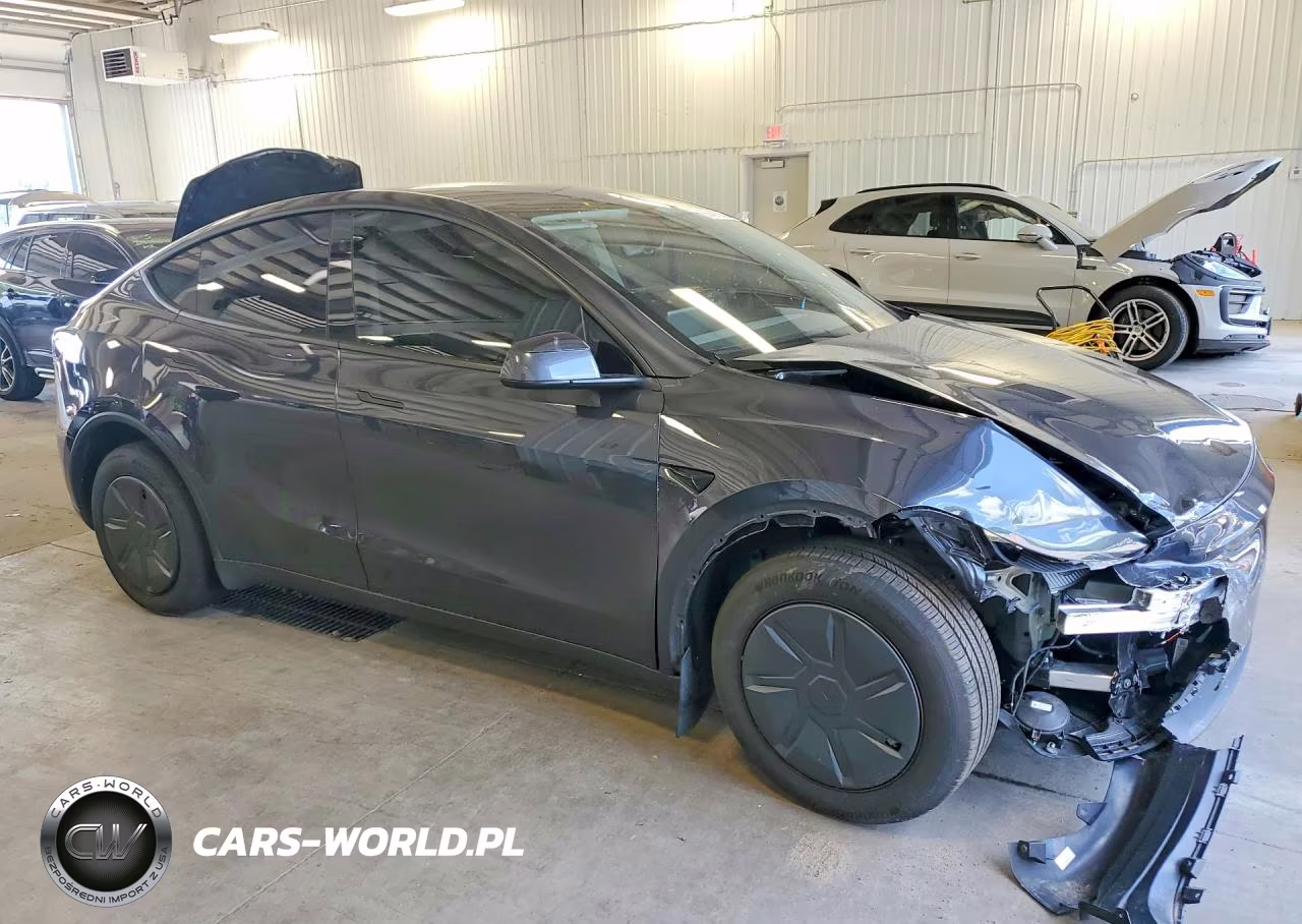 2026 Tesla Model Y VIN:7SAYGDED5TA601010 - 4