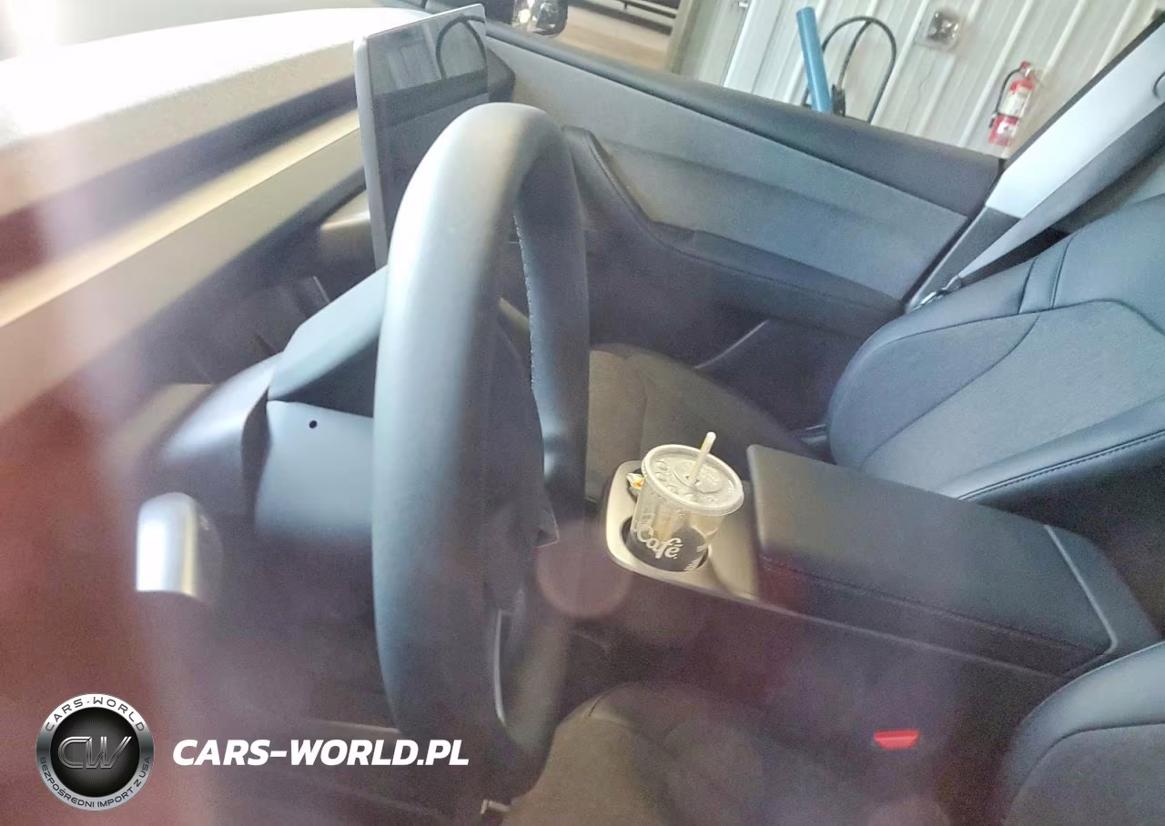 2026 Tesla Model Y VIN:7SAYGDED5TA601010 - 8