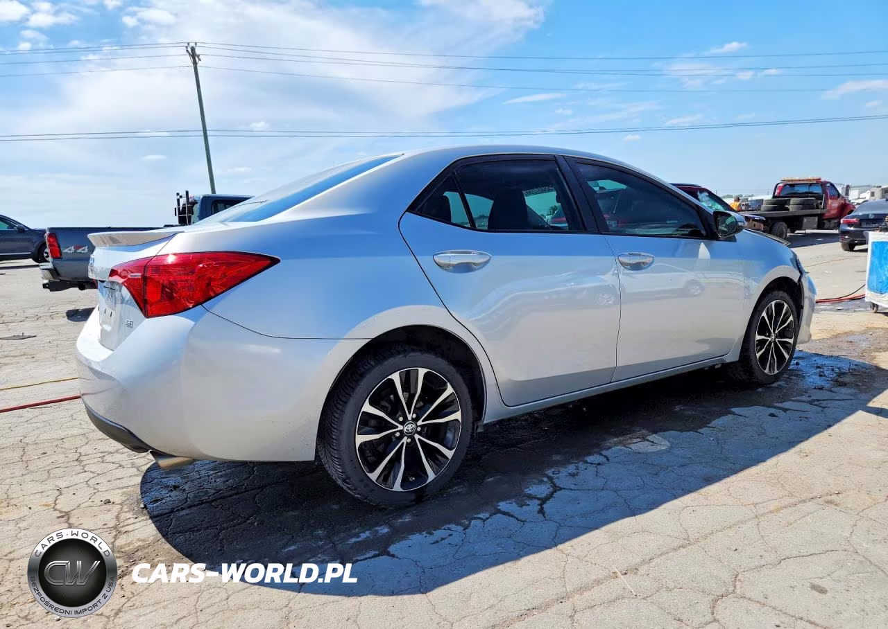 2018 Toyota Corolla Se VIN:2T1BURHE4JC051980 - 3