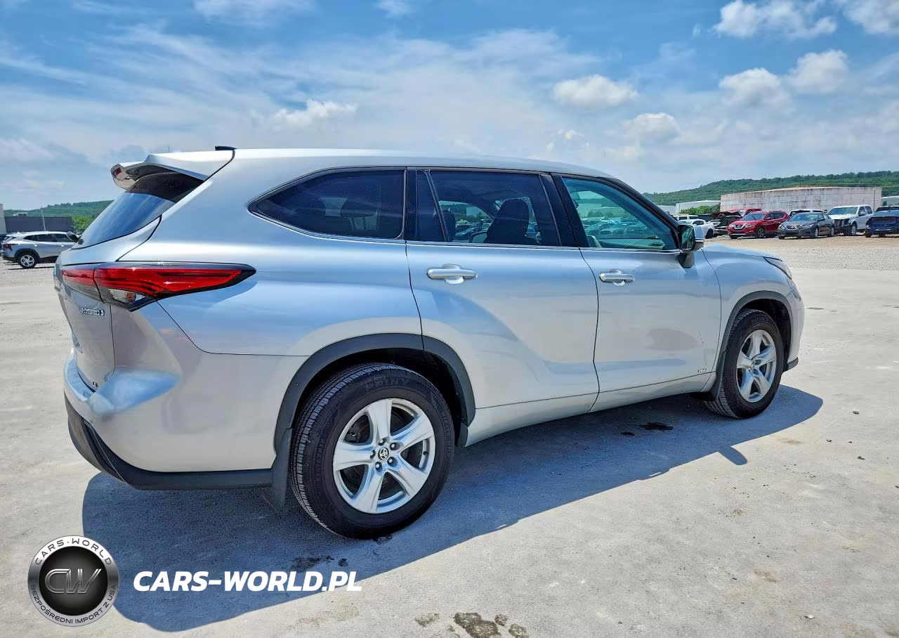 2022 Toyota Highlander Hybrid Le VIN:5TDBBRCH9NS555235 - 3