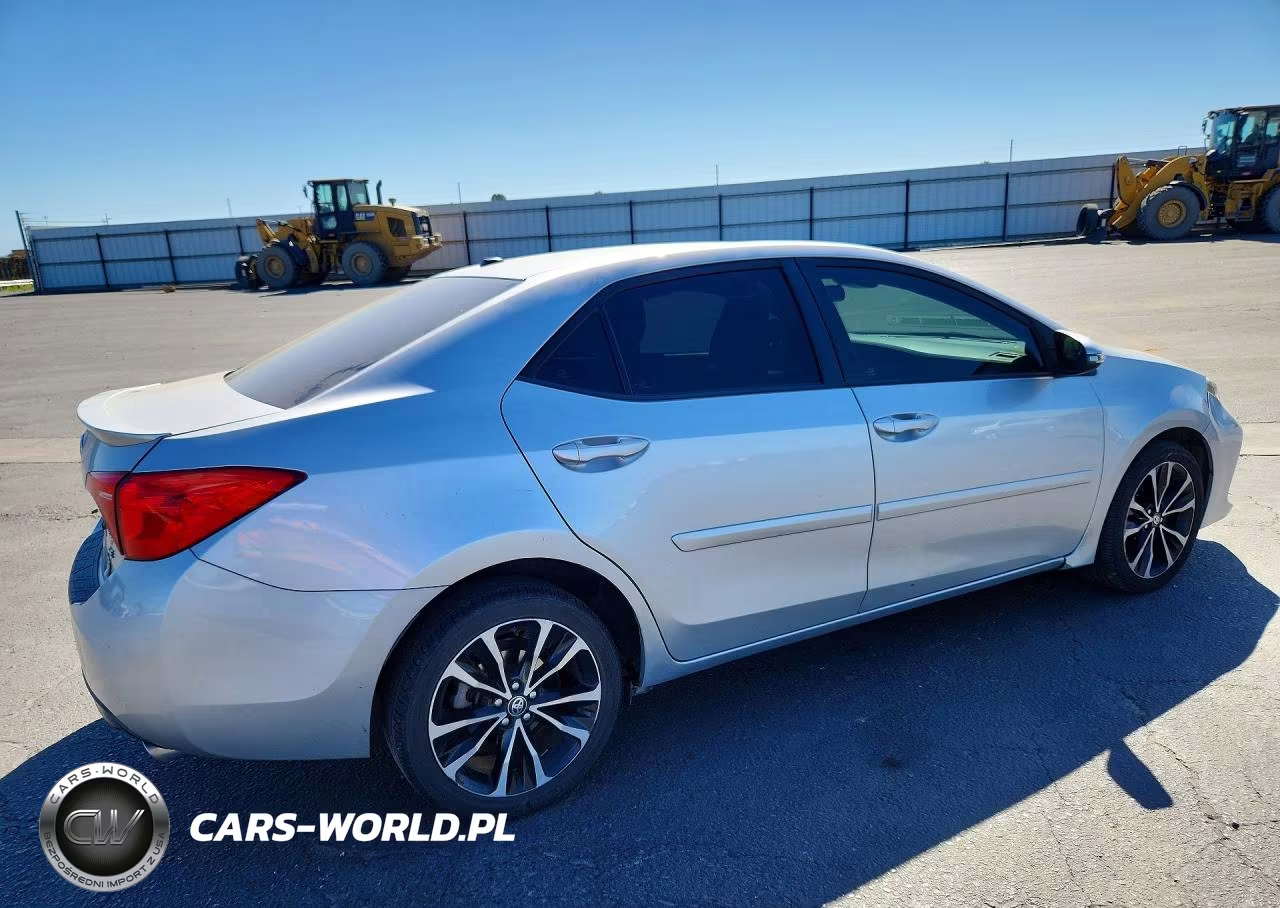 2017 Toyota Corolla Se VIN:5YFBURHE5HP601973 - 3