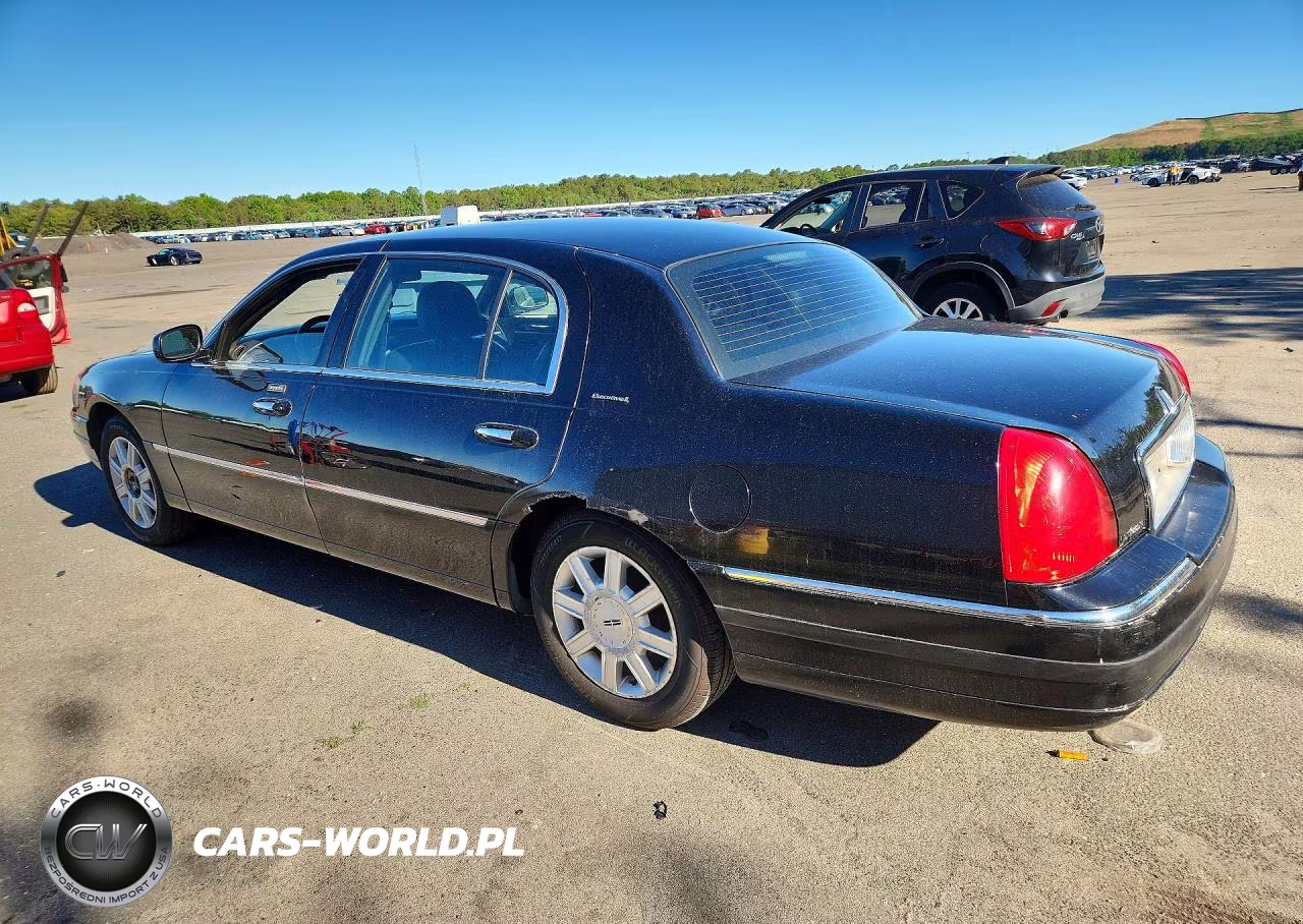 2007 Lincoln Town Car Executive L VIN:1LNHM84W47Y635475 - 2