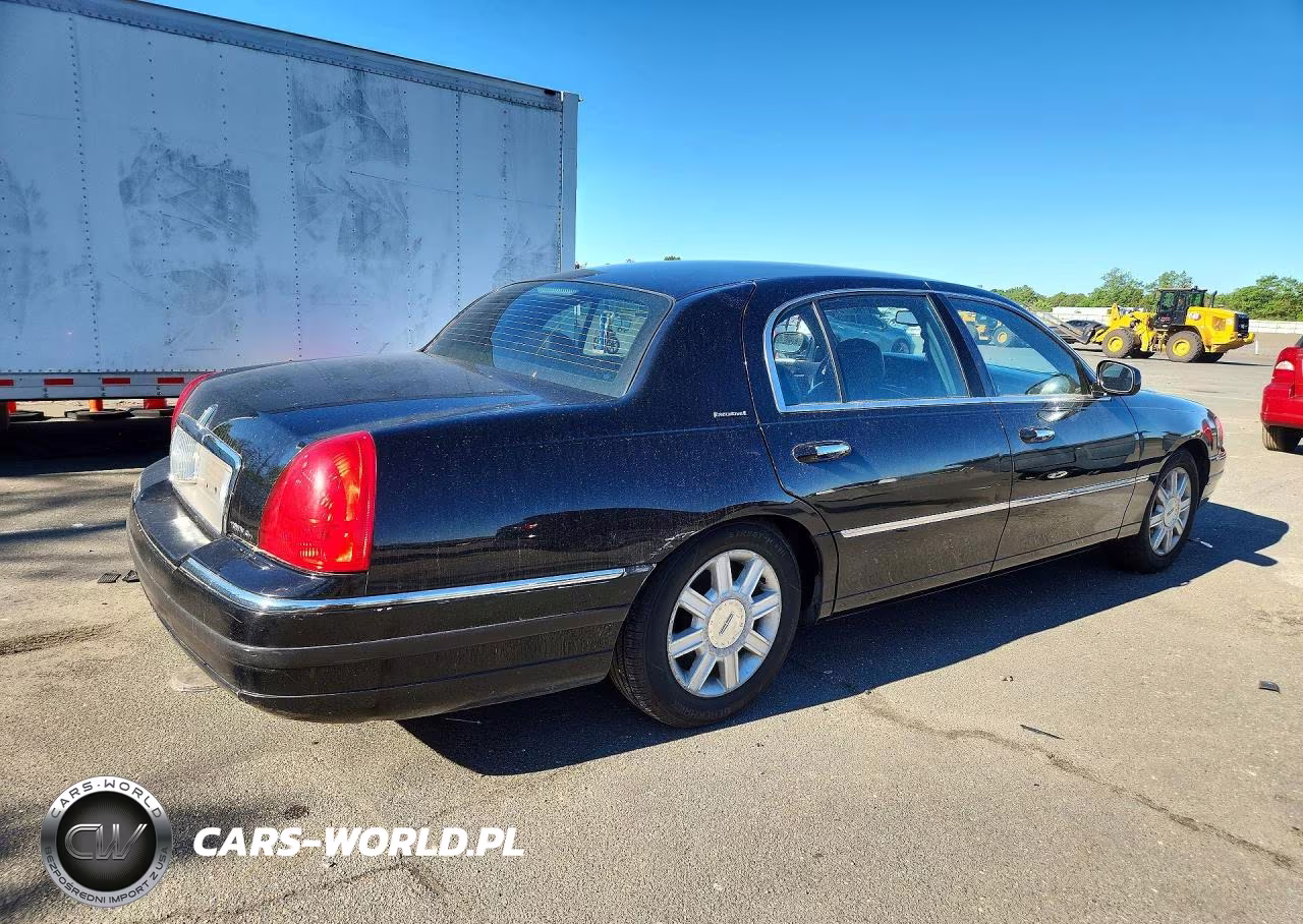 2007 Lincoln Town Car Executive L VIN:1LNHM84W47Y635475 - 3