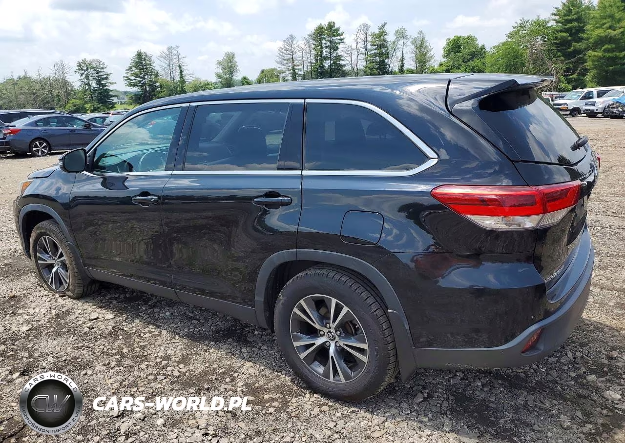 2019 Toyota Highlander Le VIN:5TDBZRFH2KS727351 - 2