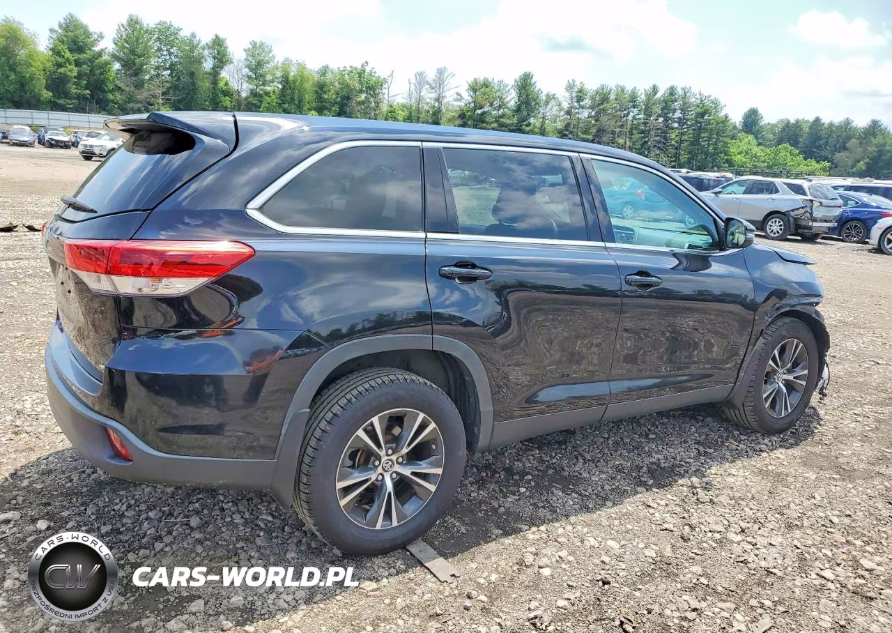 2019 Toyota Highlander Le VIN:5TDBZRFH2KS727351 - 3