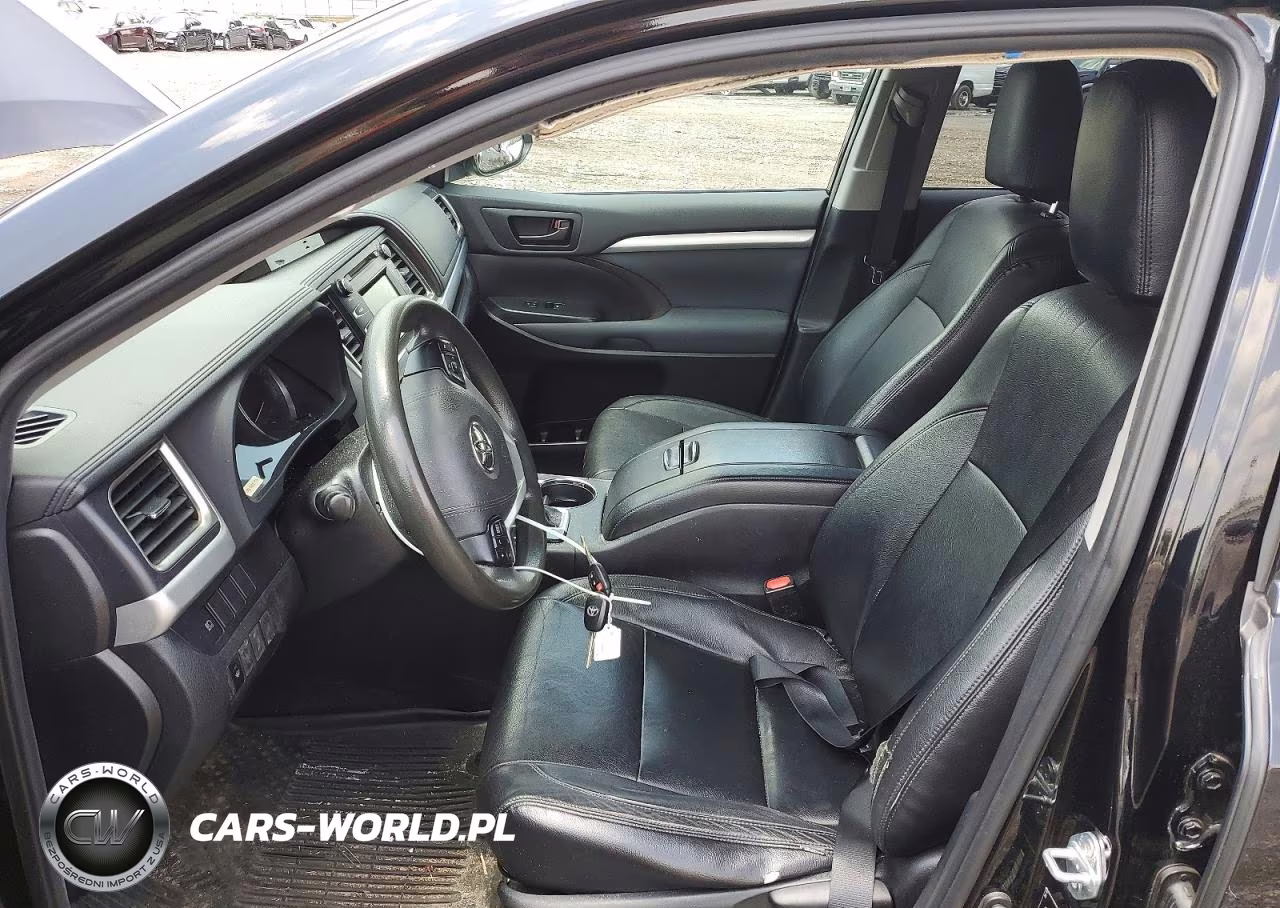 2019 Toyota Highlander Le VIN:5TDBZRFH2KS727351 - 7