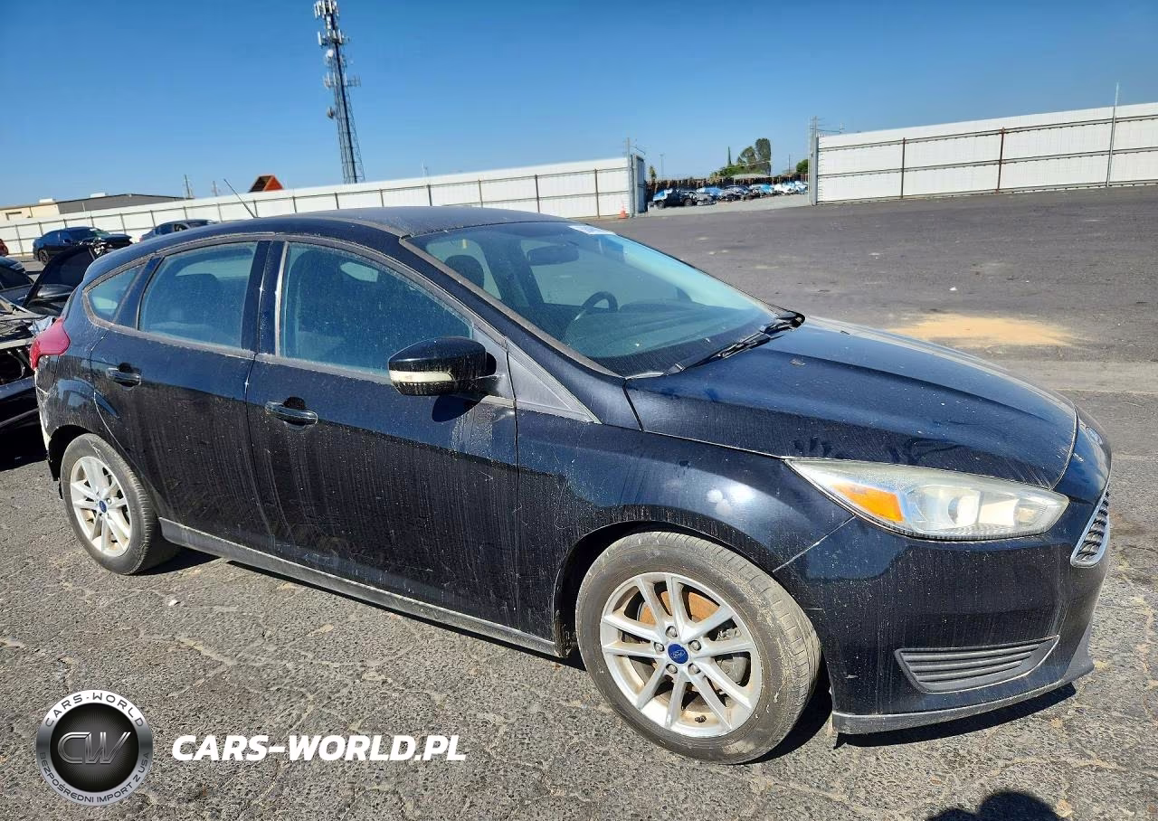 2016 Ford Focus Se VIN:1FADP3K29GL351839 - 4