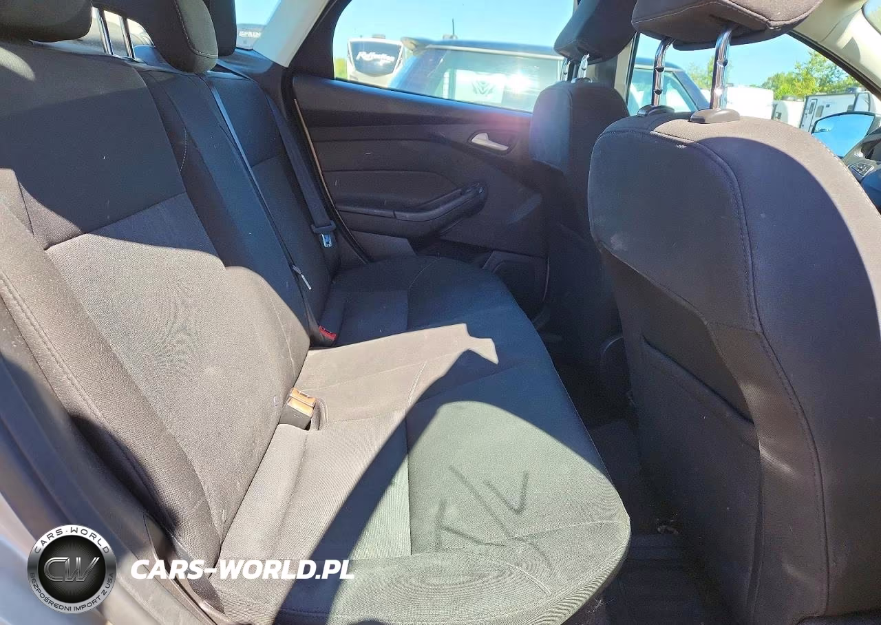 2017 Ford Focus Se VIN:1FADP3F26HL300391 - 10