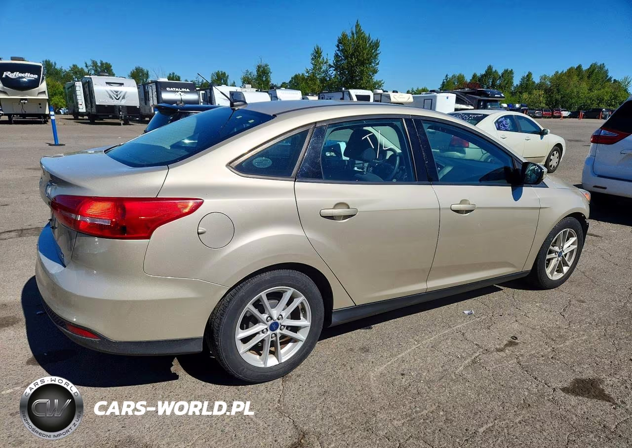 2017 Ford Focus Se VIN:1FADP3F26HL300391 - 3