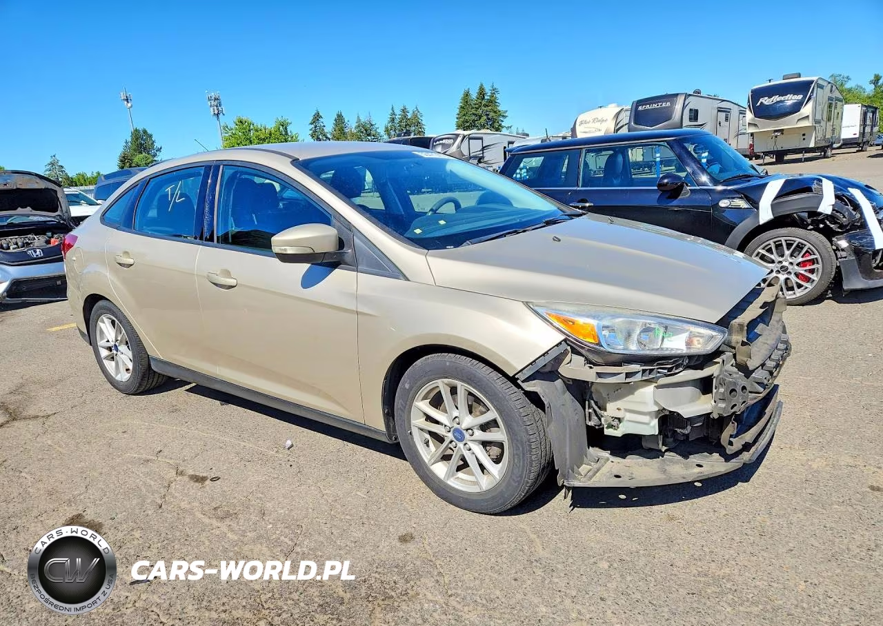 2017 Ford Focus Se VIN:1FADP3F26HL300391 - 4