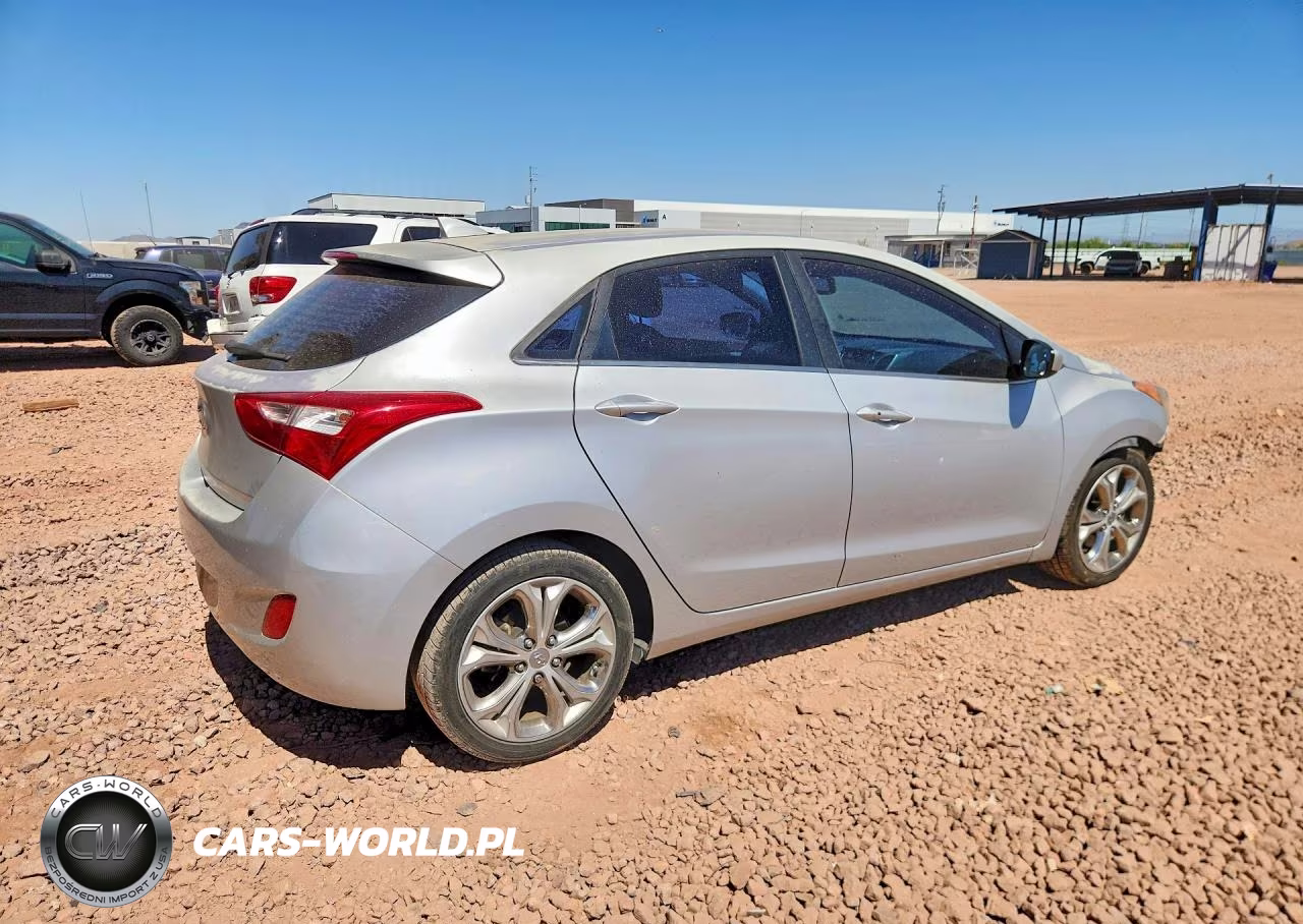 2013 Hyundai Elantra Gt Base VIN:KMHD35LE3DU120429 - 3
