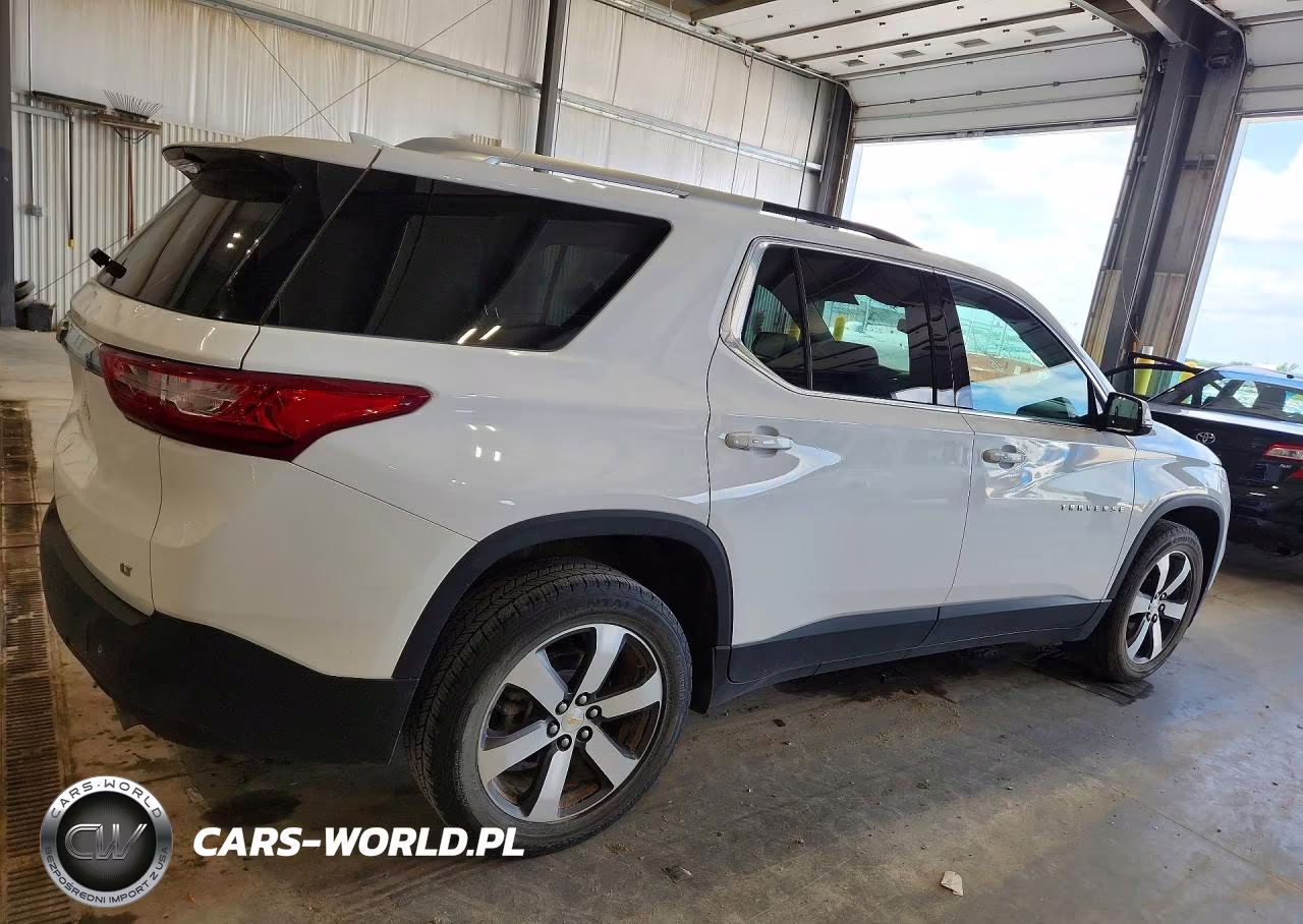 2018 Chevrolet Traverse Lt VIN:1GNERHKW5JJ237601 - 3