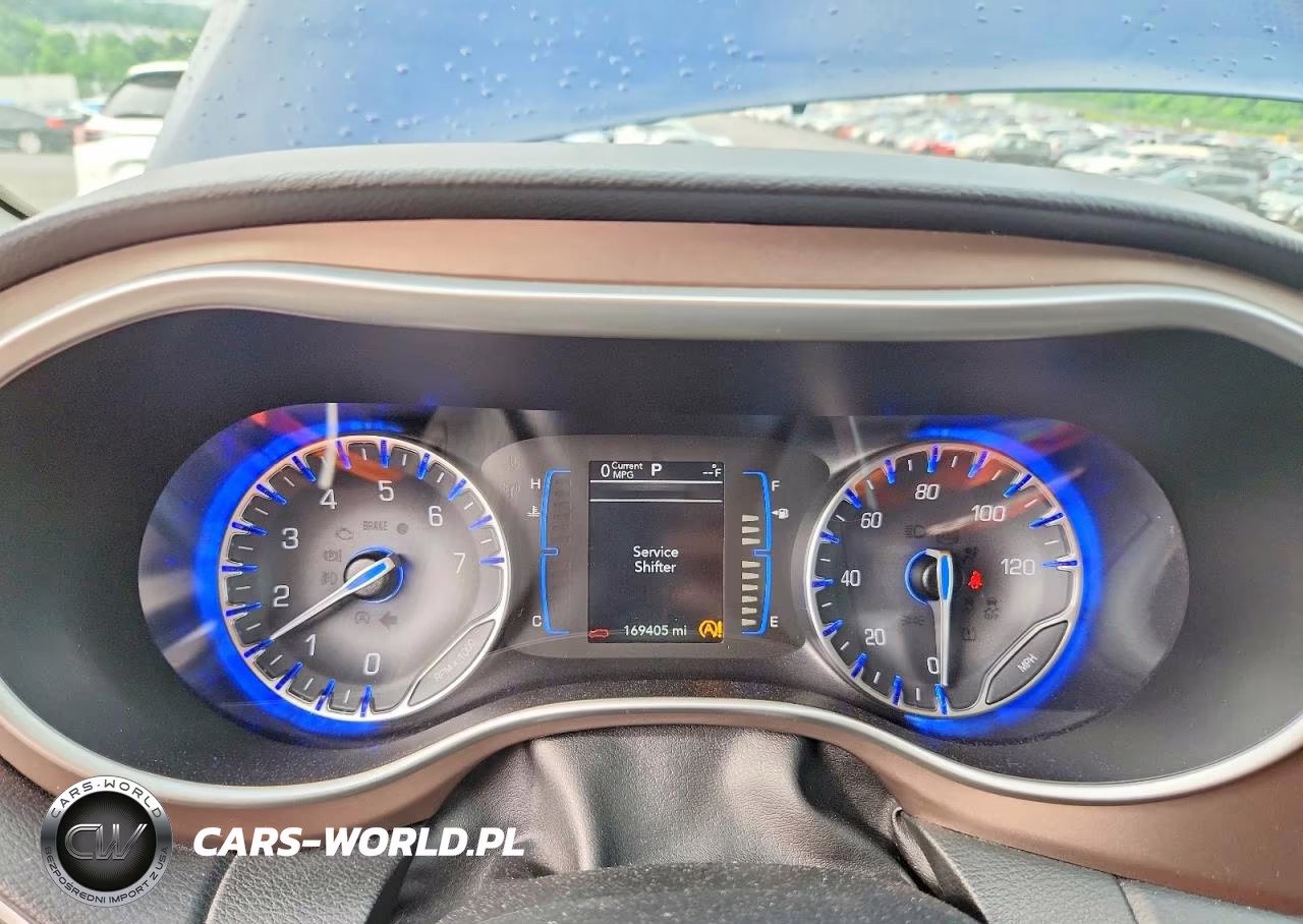 2019 Chrysler Pacifica Touring L VIN:2C4RC1BG1KR561041 - 9