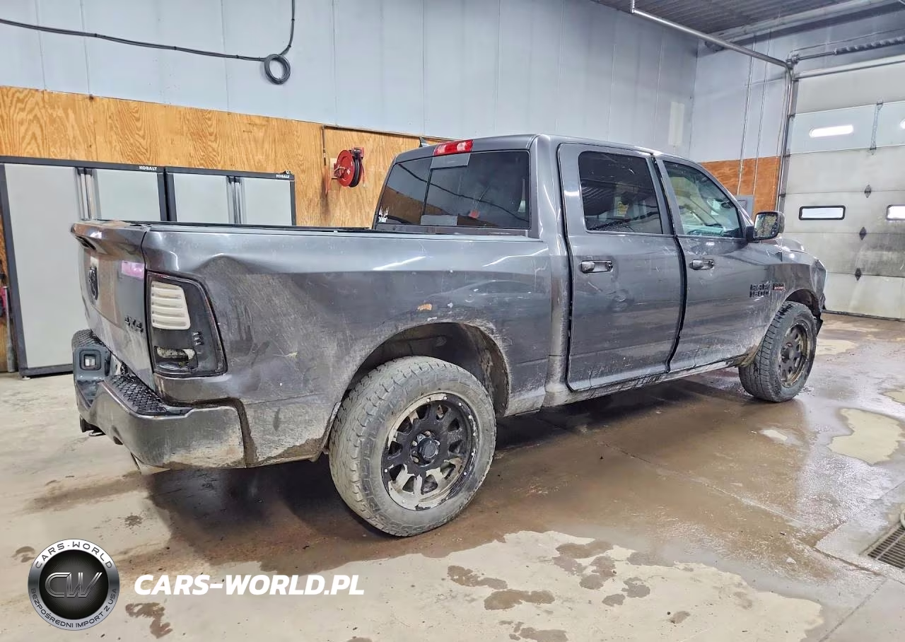 2018 Ram 1500 Sport VIN:1C6RR7MT6JS285262 - 3
