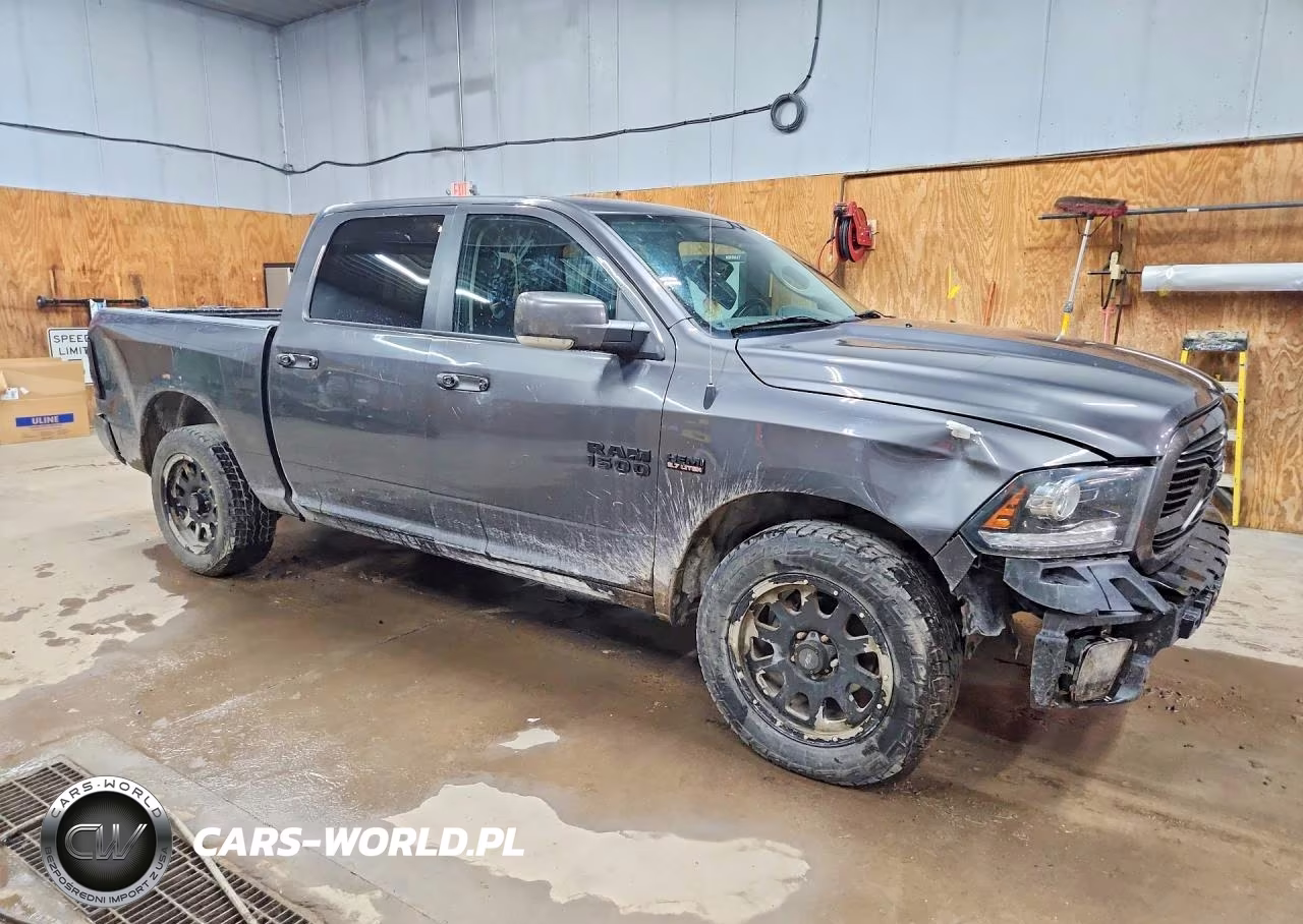 2018 Ram 1500 Sport VIN:1C6RR7MT6JS285262 - 4