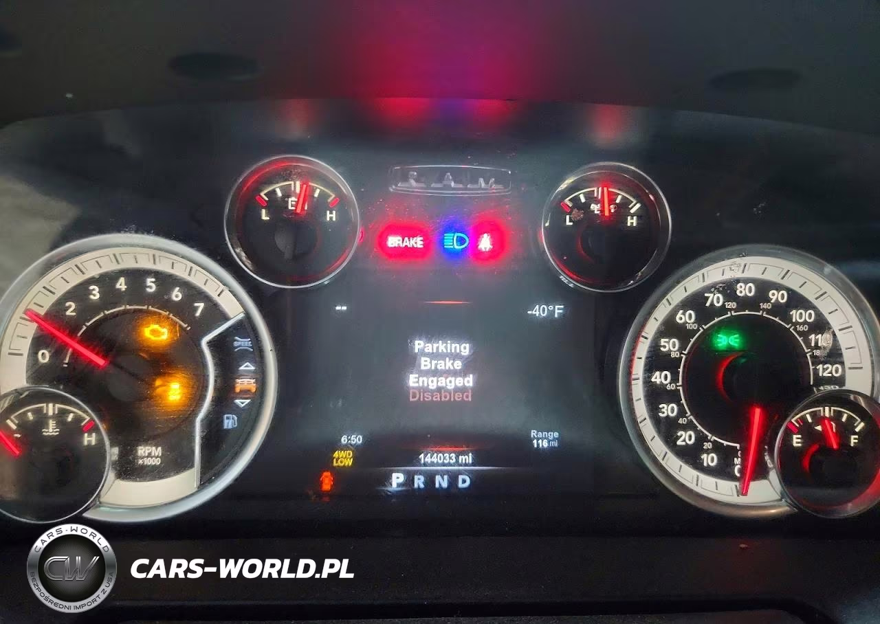 2018 Ram 1500 Sport VIN:1C6RR7MT6JS285262 - 9