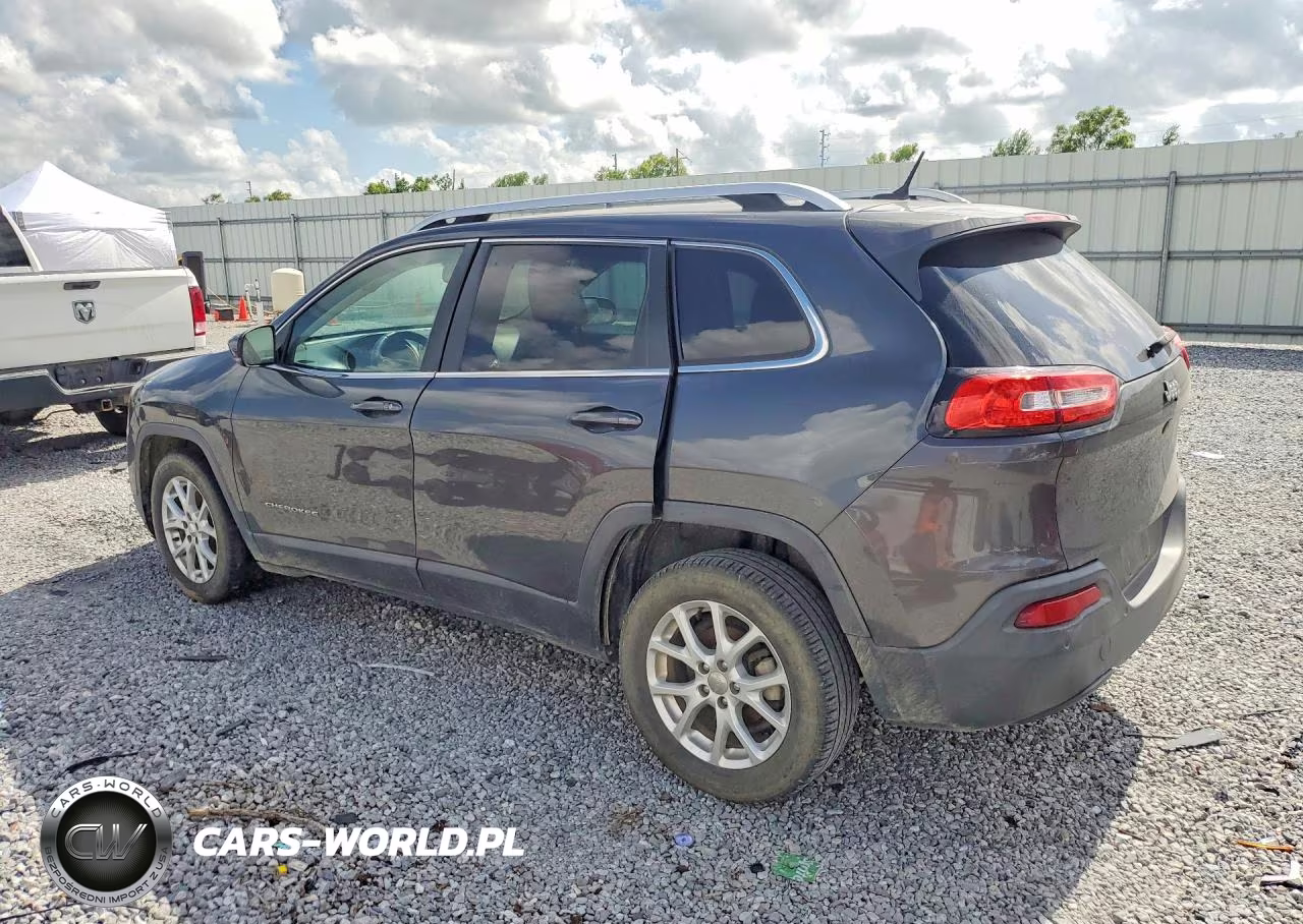 2015 Jeep Cherokee Latitude VIN:1C4PJLCB1FW670981 - 2