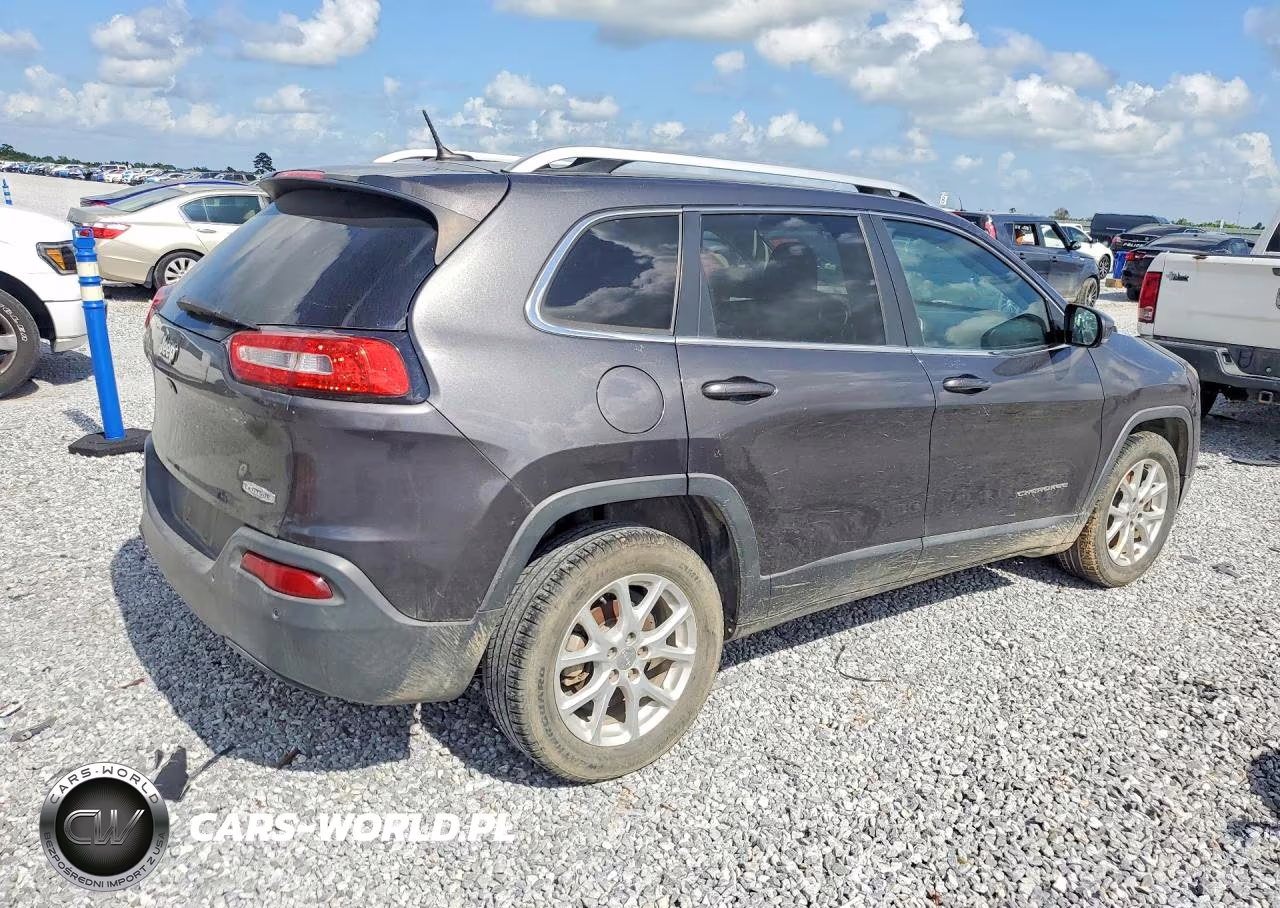 2015 Jeep Cherokee Latitude VIN:1C4PJLCB1FW670981 - 3