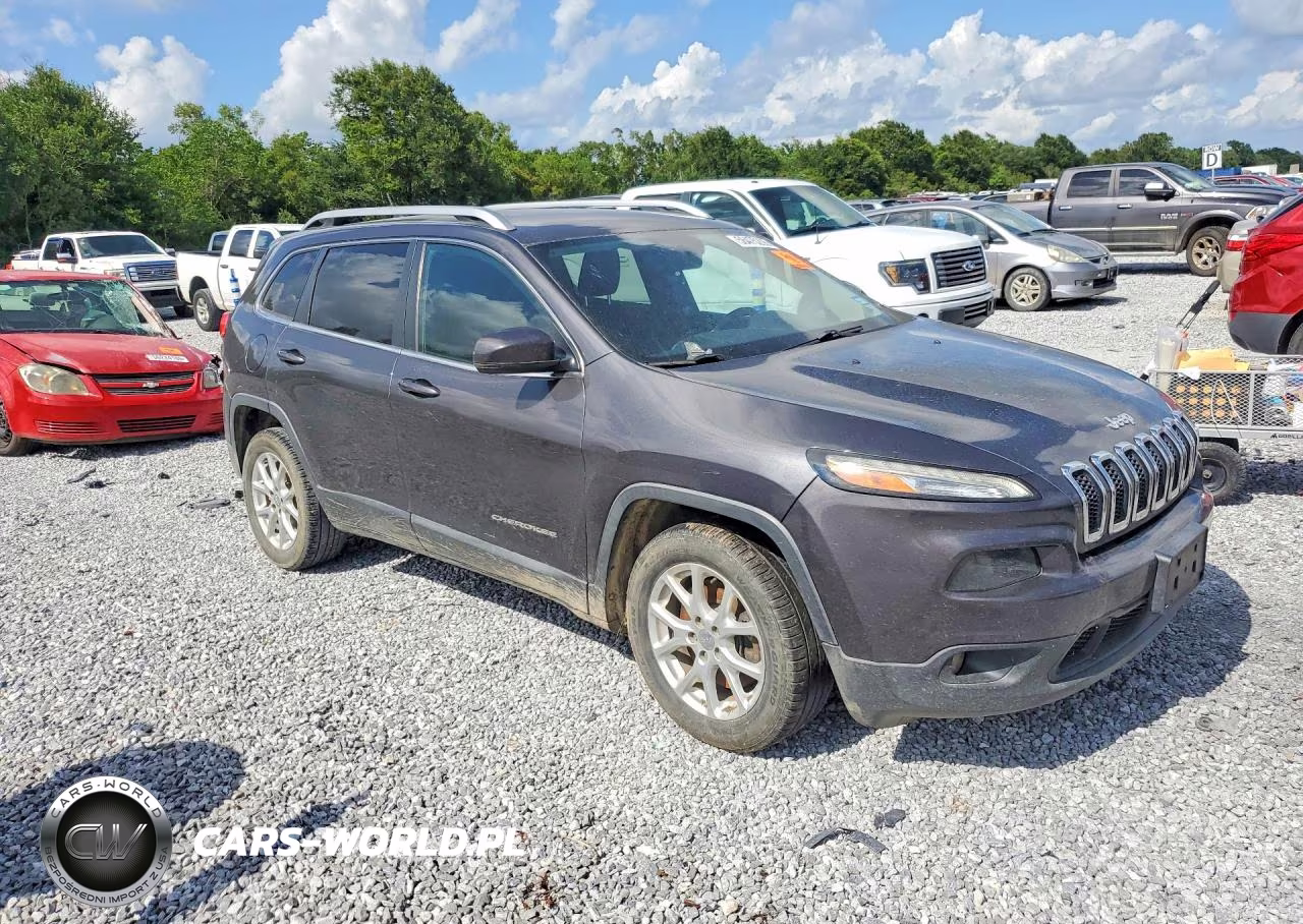 2015 Jeep Cherokee Latitude VIN:1C4PJLCB1FW670981 - 4