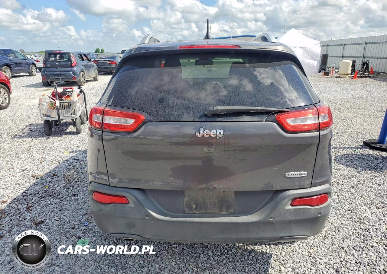 2015 Jeep Cherokee Latitude VIN:1C4PJLCB1FW670981 - 6