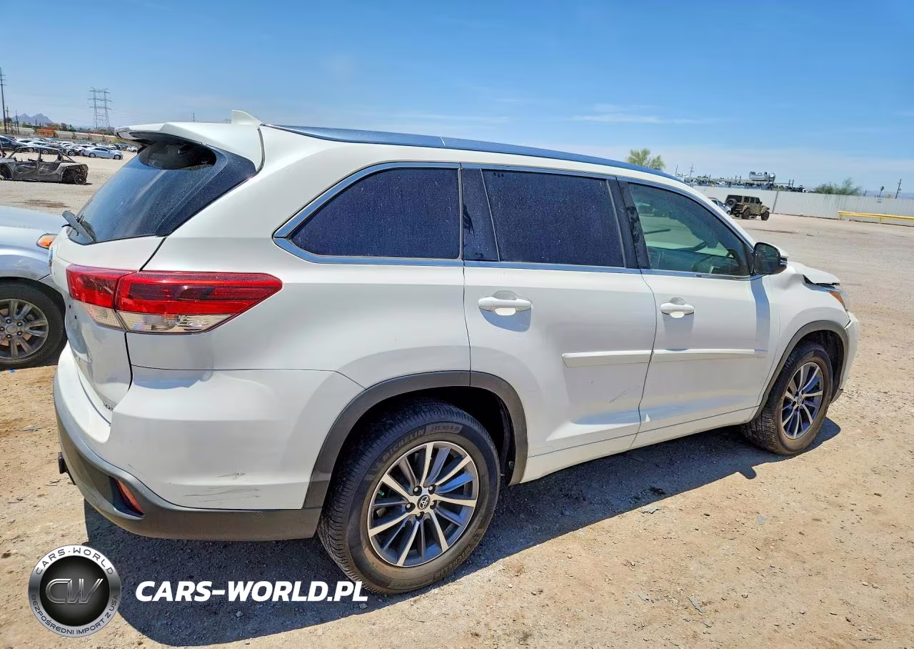 2018 Toyota Highlander Xle VIN:5TDKZRFH3JS544474 - 3