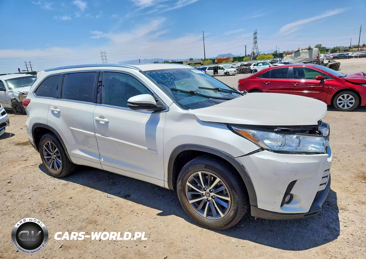 2018 Toyota Highlander Xle VIN:5TDKZRFH3JS544474 - 4