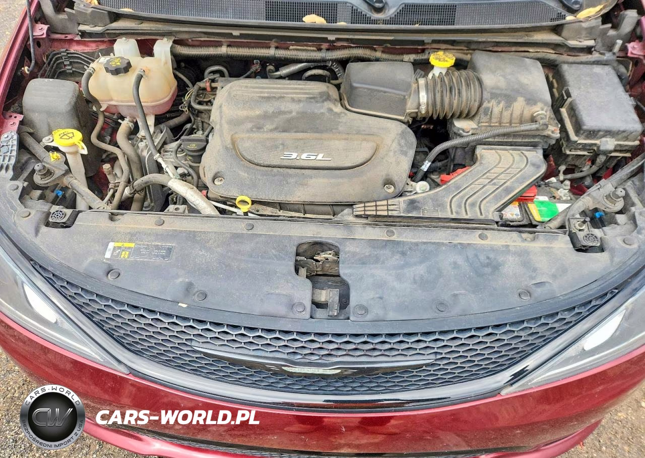 2018 Chrysler Pacifica Touring Plus VIN:2C4RC1FG3JR339531 - 12