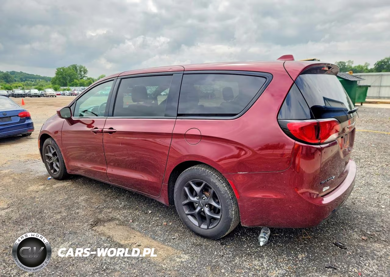 2018 Chrysler Pacifica Touring Plus VIN:2C4RC1FG3JR339531 - 2