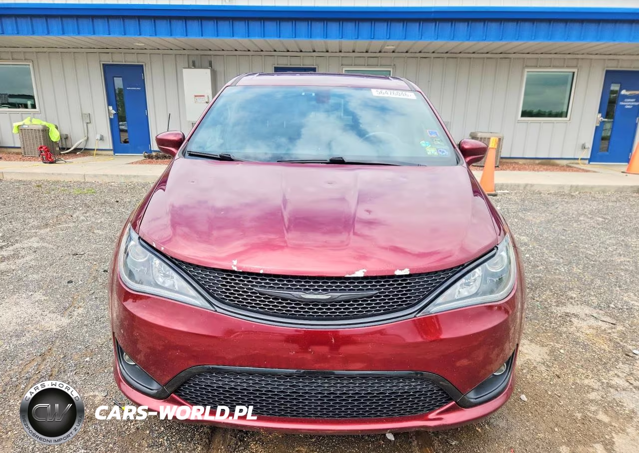 2018 Chrysler Pacifica Touring Plus VIN:2C4RC1FG3JR339531 - 5