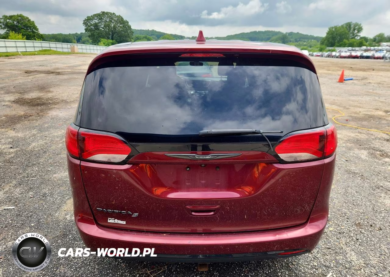 2018 Chrysler Pacifica Touring Plus VIN:2C4RC1FG3JR339531 - 6