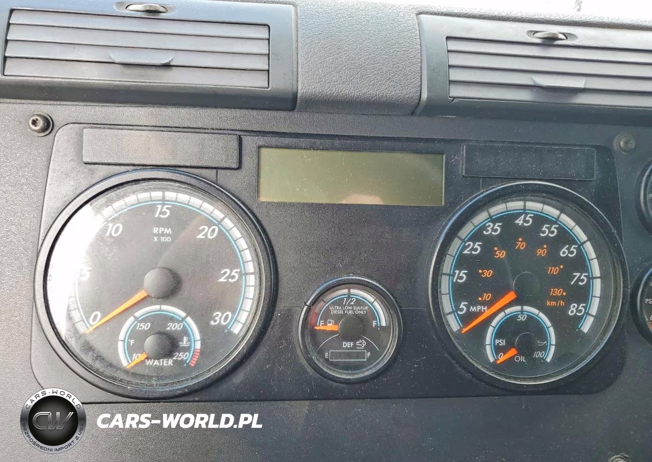 2014 Freightliner Cascadia Semi Truck VIN:3AKJGLD53ESFX3794 - 8