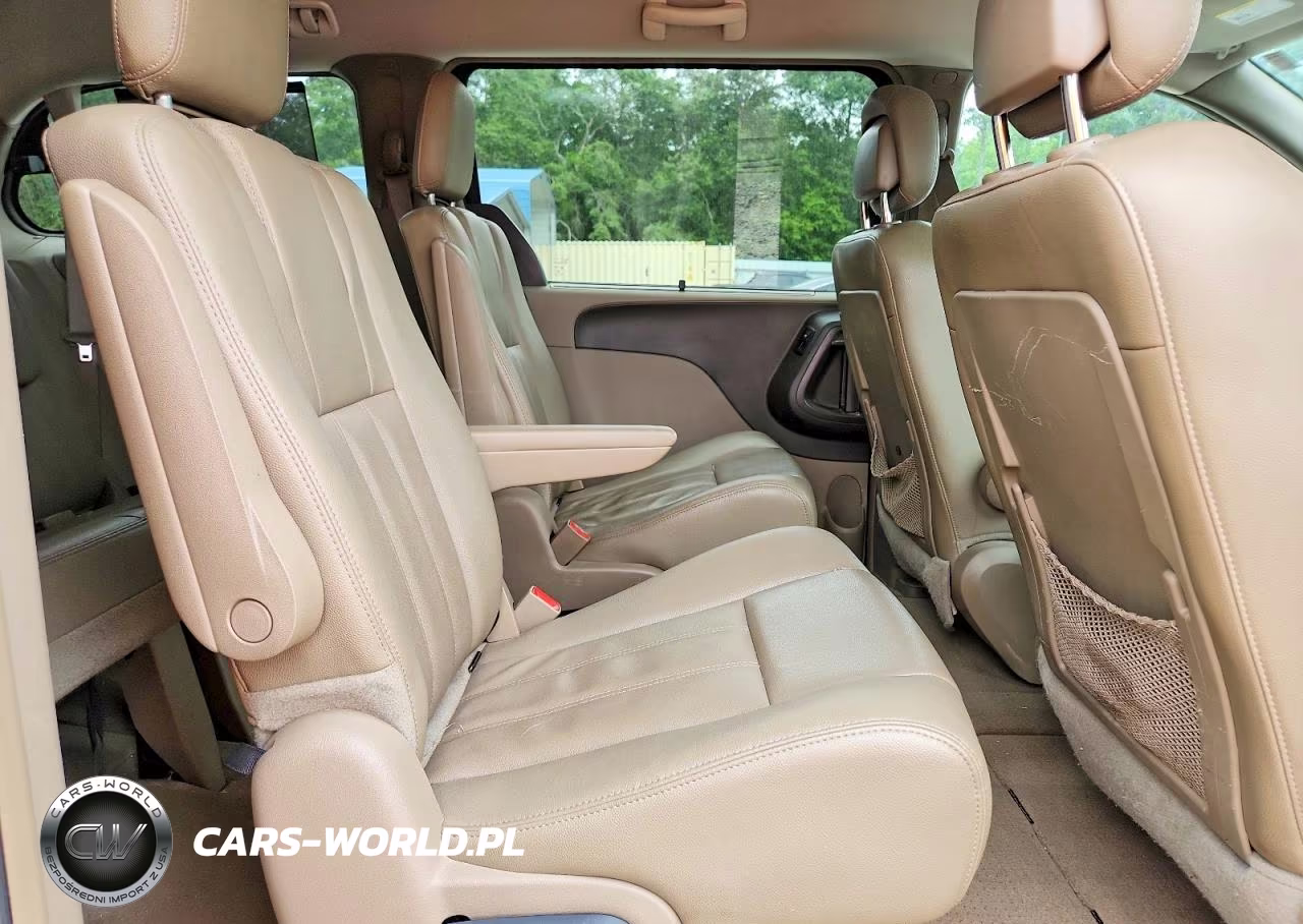 2015 Chrysler Town & Country Touring VIN:2C4RC1BG6FR611244 - 11