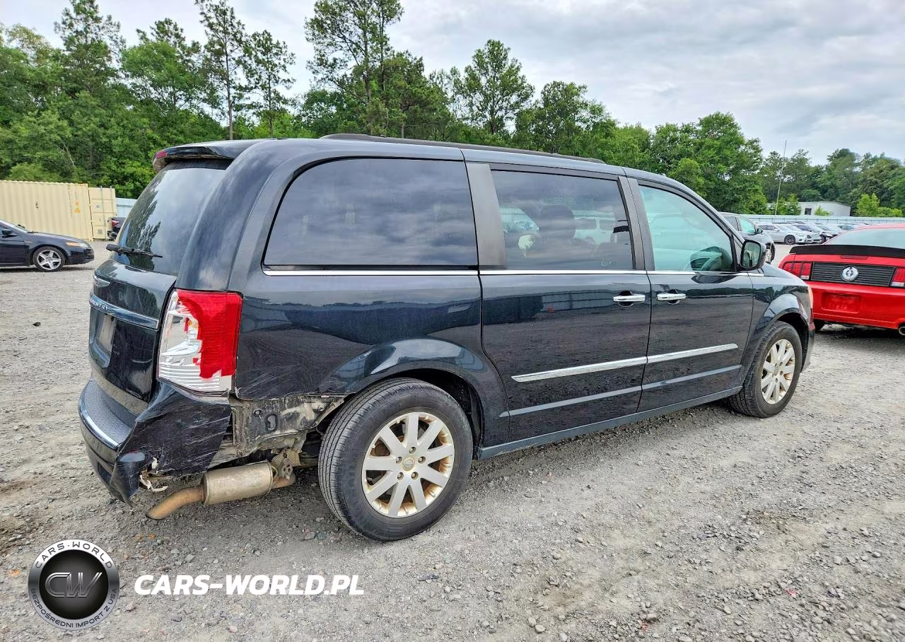 2015 Chrysler Town & Country Touring VIN:2C4RC1BG6FR611244 - 3